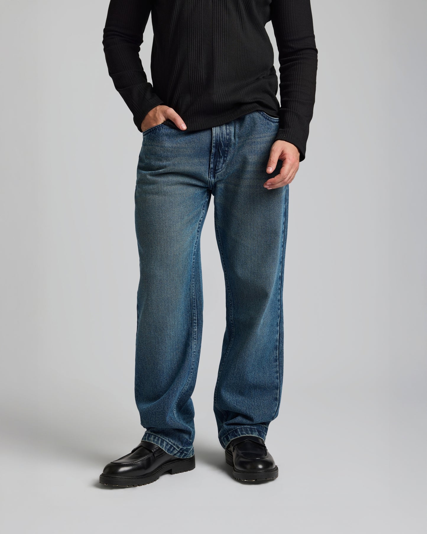 MID - BLUE STRAIGHT FIT JEANS