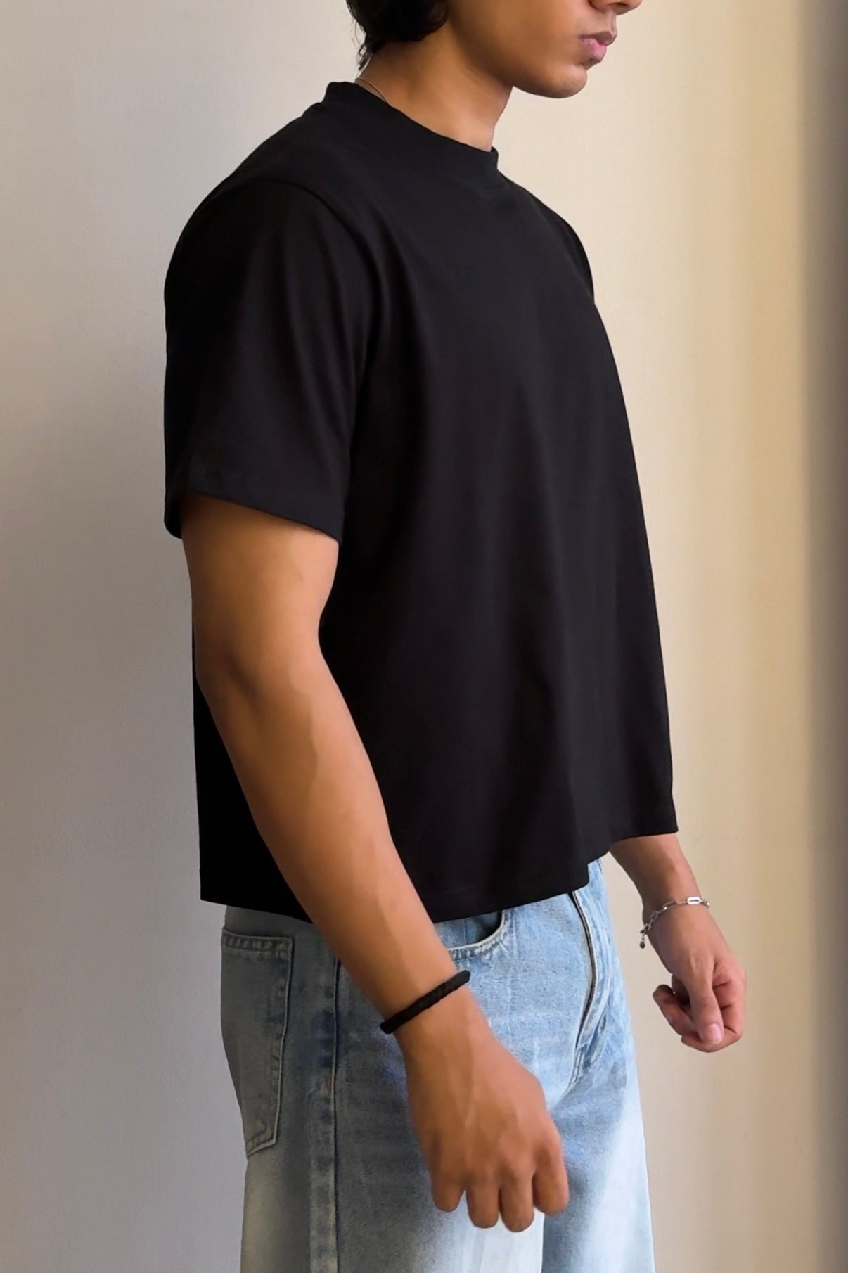 BLACK CROPPED T-SHIRT